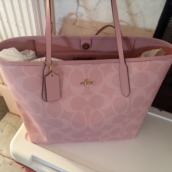 City Tote Bag In Signature Canvas - Picture 13 of 14